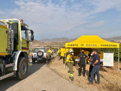 El alcalde destaca ''la buena coordinacin'' de los servicios que trabajan en el incendio de la Sierra de La Almenara