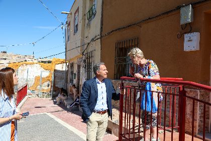 El alcalde de Lorca presenta el proyecto de renaturalizaci�n del solar de Ponce de Le�n, en el Calvario Viejo, que sumar� una zona recreativa y un mirador al barrio y al Castillo