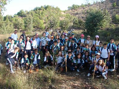 50 escolares plantan 200 rboles en la Sierra de Tercia, en colaboracin con el Ayuntamiento de Lorca