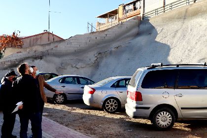 El Ayuntamiento de Lorca estabiliza el talud de la Calle Zambrana y adecua el solar como aparcamiento