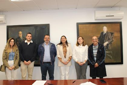 Lorca agradece la donaci�n de equipos inform�ticos realizada por la Fundaci�n Primaflor para el CDIAT ''Fina Navarro L�pez''