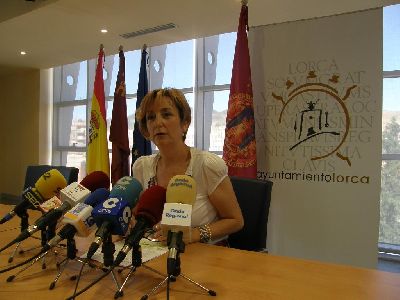 190 familias se benefician hasta ahora del programa ?Comodn?, por el cual el Ayuntamiento de Lorca entrega alimentos a familias en riesgo de exclusin social a travs de Critas y Cruz Roja