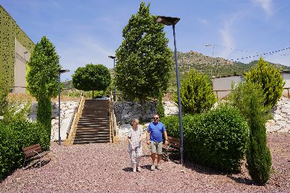 La Concejal�a de Vertebraci�n del Territorio y Lucha contra la Despoblaci�n mejora la iluminaci�n p�blica en el parque Jard�n Bot�nico de Zarzadilla de Totana con nuevas farolas solares