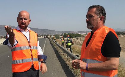 La Consejera de Fomento inicia tareas de conservacin en la carretera RM-11 para mejorar la visibilidad de los usuarios y el drenaje de esta va 
