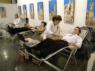 El Alcalde de Lorca da ejemplo donando sangre y anima a los lorquinos a colaborar con el II Maratn ''Ser Solidarios''