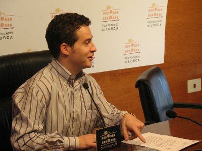 Ibarra anuncia que el Ayuntamiento rebajara los impuestos relacionados con trfico, hasta un 75%, incluidas las multas.