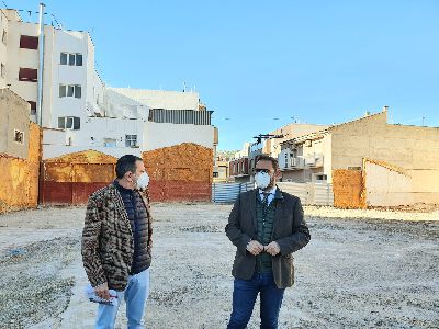 El Ayuntamiento de Lorca adeca 5 solares para crear un aparcamiento provisional con capacidad para 50 vehculos