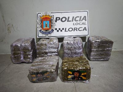 Nuevo golpe al narcotr�fico por parte de la Polic�a Local con m�s de 5 kilos de droga incautados y 3 detenidos