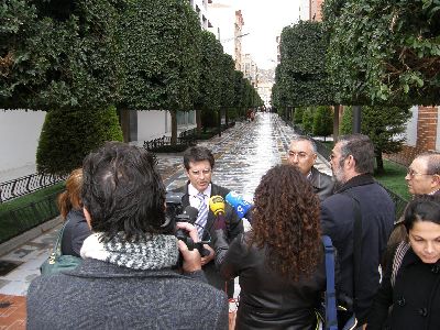 El Ayuntamiento invierte 74.800 euros para conseguir que la calle Lpez Barns sea una va ms cmoda, ms segura y ms esttica.