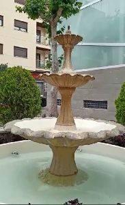 El Ayuntamiento de Lorca repara la fuente de la Plaza de Cristo Rey que llevaba 10 aos sin funcionar