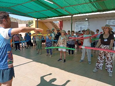 Un centenar de mayores de pedan�as se dan cita en una jornada de actividad f�sica adaptada, con talleres de salud, primeros auxilios y voluntariado solidario