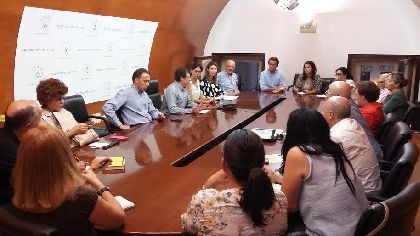 El Ayuntamiento pone en marcha el portal solidario de ayuda a los refugiados para que todos los lorquinos que lo deseen puedan contribuir