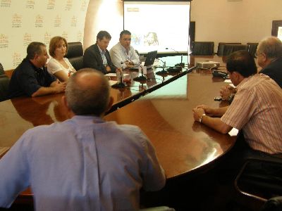 Jdar y Leopoldo Navarro explican a los grupos polticos el proyecto de Observatorio de la Inmigracin