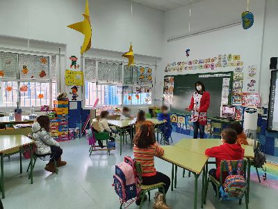 El Ayuntamiento de Lorca invierte 36.500 euros ms en el protocolo de limpieza y mantenimiento en los centros escolares del municipio