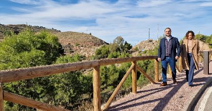 El alcalde de Lorca visita la nueva senda peatonal de circunvalacin del Castillo