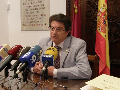 El Ayuntamiento establece como principios de actuacin reactivar el casco histrico, mejorar las comunicaciones entre sus barrios y generar nuevos espacios verdes