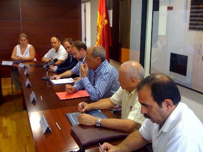 La Comunidad firma un convenio para apoyar al sector del calzado, curtido y marroquinera
