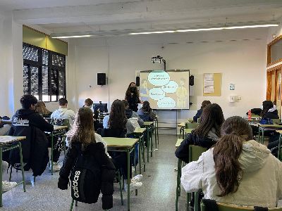 La Concejala de Juventud imparte el taller ''Juntos contra la Violencia de Gnero''  en el IES Prncipe de Asturias