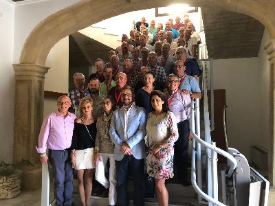 El alcalde de Lorca recibe en el Ayuntamiento a los soldados de reemplazo que auxiliaron en las inundaciones de 1973 y que vuelven a reunirse 46 aos despus
