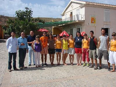 Vernica Lpez y Joaqun Ruiz visitan a los jvenes del Campo de Trabajo Internacional de Medio ambiente de Puntas de Calnegre