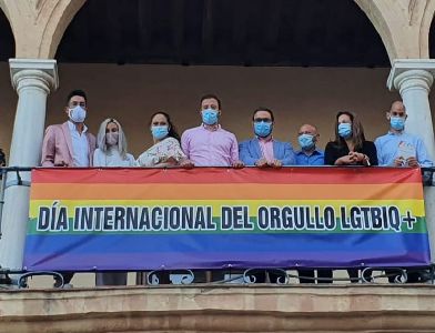 El Ayuntamiento aprueba denominar como Plaza Arcoiris la antigua Plaza Abastos para seguir luchando contra la homofobia