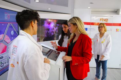 La campaa itinerante ''Generacin D'' llega a Lorca para ayudar a los ciudadanos a mejorar sus habilidades digitales