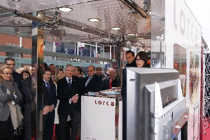 Valcrcel visita el stand de Lorca en FITUR