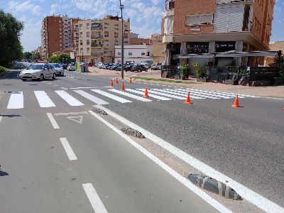 El Ayuntamiento de Lorca lleva a cabo labores de repintando de sealizacin horizontal y marcas viarias
