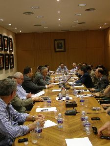 El Alcalde agradece el apoyo del Pleno de la Cmara de Comercio a las medidas de austeridad propuestas por el Ayuntamiento