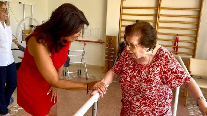 Las residencias de mayores de Lorca adaptan las actividades habituales con los usuarios a las altas temperaturas 