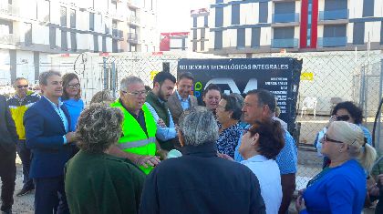La gestin de la reconstruccin del barrio de San Fernando tras los terremotos lleva a su presidente, Fernando Roldn, a dar nombre a su parque