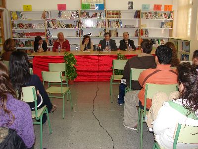 El alcalde de Lorca ayuda a estudiantes del IES Prncipe de Asturias a entender mejor la Constitucin de 1978
