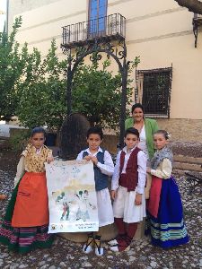 Grupos de Coros y Danzas de Hurcal Overa, Cartagena y Lorca participan este ao en el festival de folclore infantil ''To Pillo''