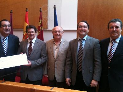 Los sardineros de Murcia donan 13.000 euros para los afectados por los terremotos de Lorca
