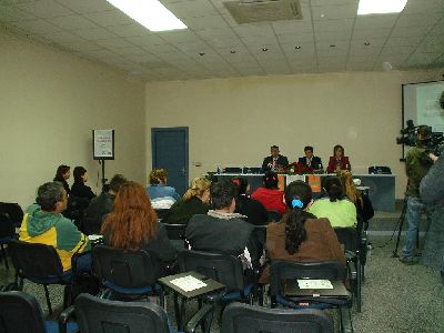 Jdar, Ibarra y Juan Castao visitan el curso de habilidades sociales que imparte el Ayuntamiento de Lorca