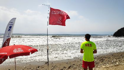 El Ayuntamiento recuerda que el bao con bandera roja se considera infraccin grave con multas de entre 751 y 1.500 