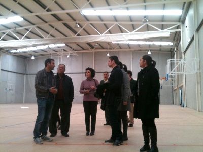Las obras de construccin del pabelln deportivo de La Hoya, que han supuesto una inversin superior a los 806.000 ?, se encuentran prcticamente finalizadas