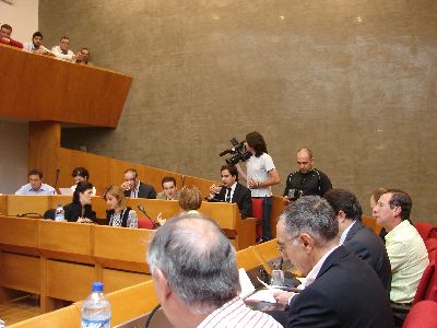 El Pleno del Ayuntamiento de Lorca aprueba las nuevas ordenanzas fiscales para el ejercicio 2008, que incluyen rebajas de impuestos