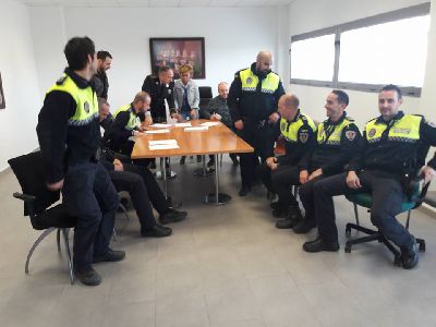 Polica Local detiene a dos jvenes por robo con fuerza e infligir daos con un martillo tanto en elementos ornamentales como en las cocinas de obra del parque de la Rambla de las Seoritas de La Via