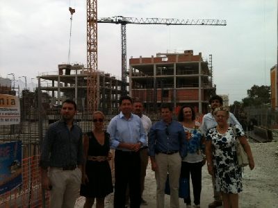 Jdar y Sevilla destacan la buena marcha de las obras de reconstruccin de edificios en La Via de Lorca