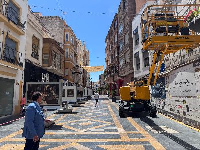 Comienza la instalaci�n de los toldos para crear espacios de sombra en las principales calles peatonales del casco hist�rico de Lorca