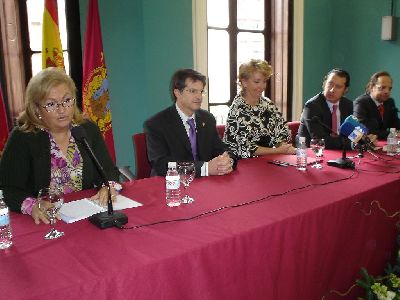 Esperanza Aguirre y Federico Quevedo llenan el Huerto Ruano en la primera convocatoria de ?Un caf con ??