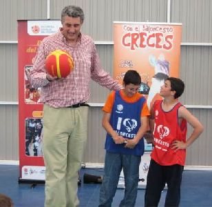 Fernando Romay ofrecer una conferencia sobre deporte en el IES Ramn Arcas de Lorca