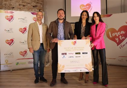 Comerciantes lorquinos organizan un nuevo desfile de moda de la temporada otoo-invierno 2022/2023