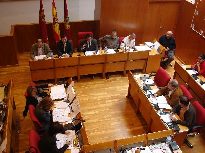 Medalla de Oro a las Hijas de la Caridad y Diplomas de Servicios Distinguidos