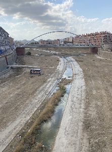 El Ayuntamiento concluye los trabajos de desbroce del tramo urbano del ro Guadalentn