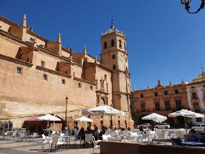 Pequeo ascenso en el paro de marzo mientras que la tasa interanual refleja un descenso del desempleo de 1.352 personas