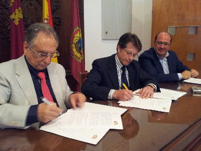 Ayuntamiento y ElPozo firman un acuerdo por el que la empresa crnica destinar 300.000 euros a la recuperacin del patrimonio cultural daado por los terremotos de 2011