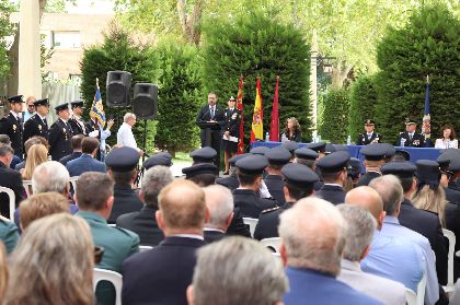 El alcalde destaca el trabajo del Cuerpo Nacional de Polica en el acto institucional por los ngeles Custodios