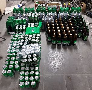 La Polica Local denuncia a cuatro comercios por venta de alcohol fuera de horario e interviene 350 unidades de bebidas alcohlicas en dos de esos establecimientos